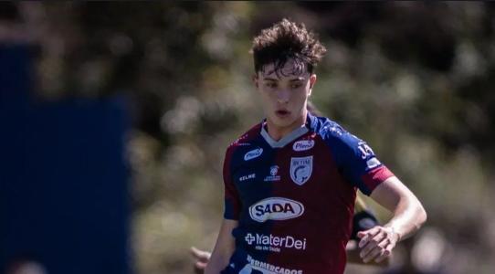 André Sion, de 16 anos, promessa das categorias de base do Betim Futebol