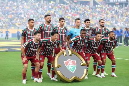 Jogadores do Fluminense perfilados antes da partida contra o Al-Hilal