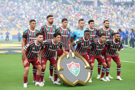Jogadores do Fluminense perfilados antes da partida contra o Al-Hilal