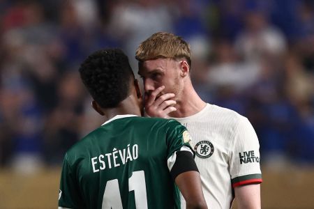 Estêvão (esq) e Palmer (dir) depois de jogo do Mundial