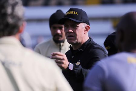 Eduardo Baptista prepara equipe do Criciúma para enfrentar o Goiás