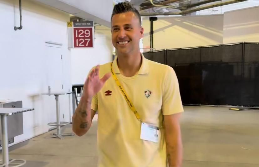 Ídolo do Cruzeiro encontra Fábio após vaga do Flu no Mundial e pede goleiro na Seleção