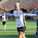 Comandado por Tite, Corinthians empata com Boca Juniors em amistoso de lendas no Pacaembu