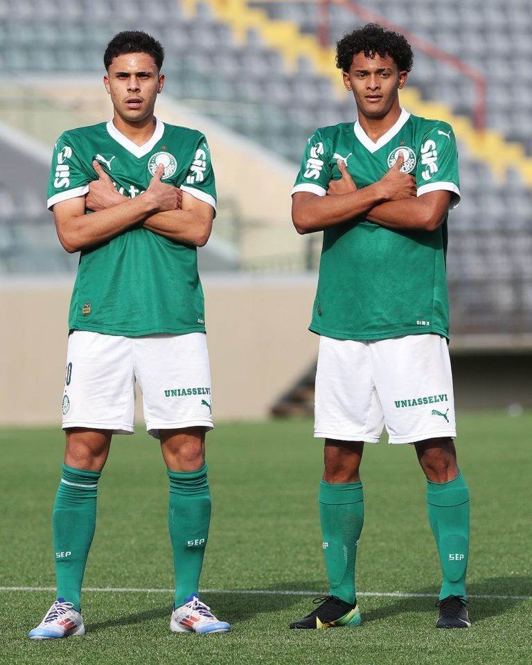 Palmeiras goleia Corinthians e dispara na liderança do Paulista Sub-20