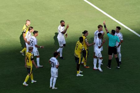 Huijsen foi expulso de campo e não entrará em campo pelo Real Madrid diante do PSG