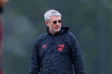 Odair Hellmann definiu time do Athletico-PR para enfrentar o Amazonas
