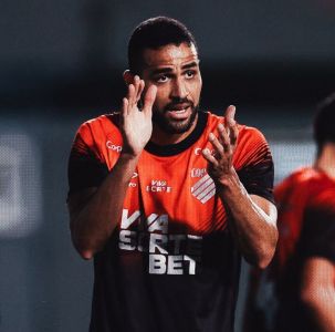 Alan Kardec fez o gol da vitória do Athletico-PR sobre o Amazonas