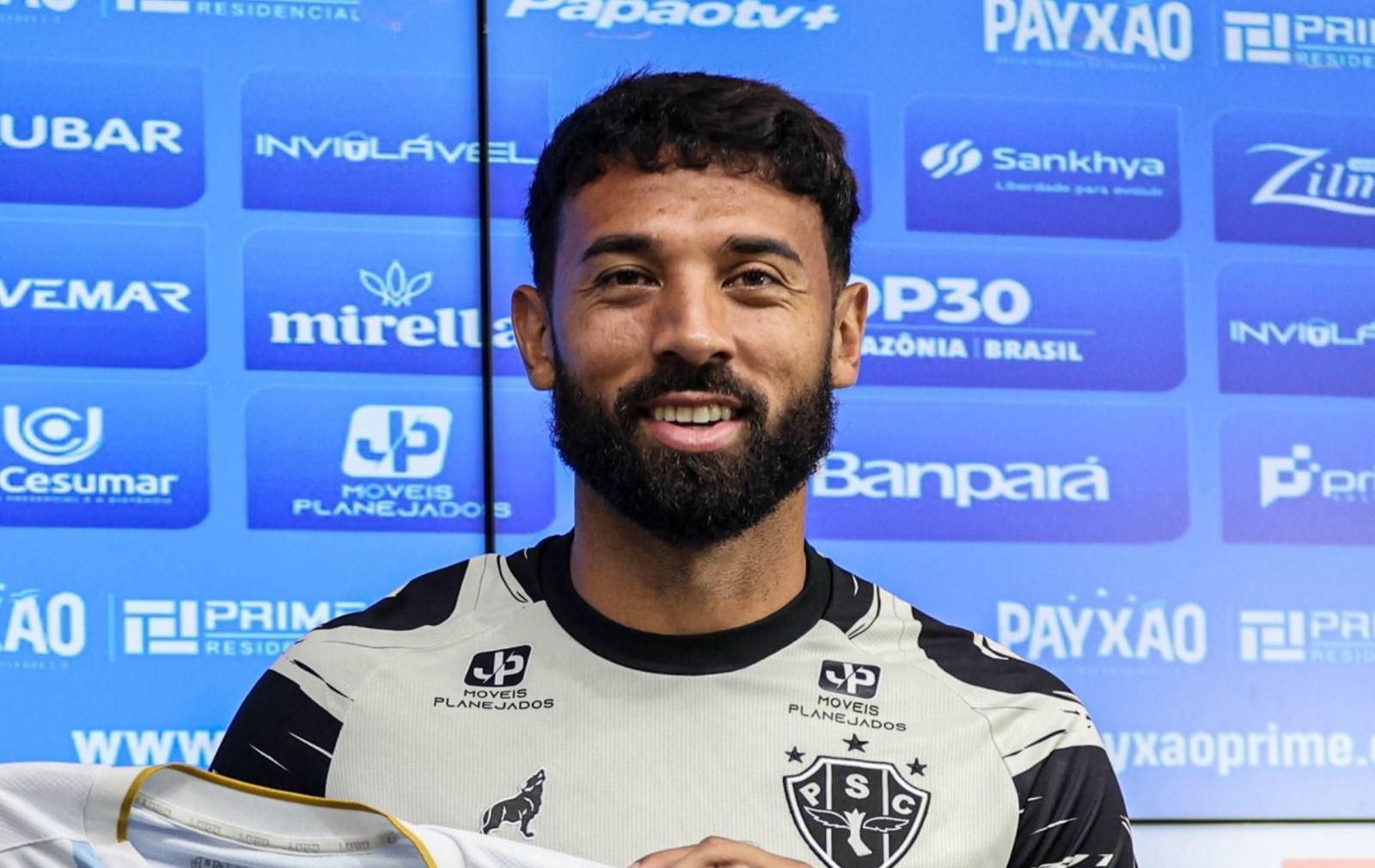 Ex-Atlético batiza filha com nome da capital do estado do atual clube