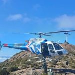Turista de Montes Claros é resgatado de helicóptero após passar mal no Pico da Bandeira