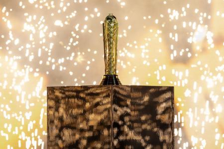 Troféu de campeão da Esports World Cup