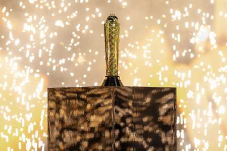 Troféu de campeão da Esports World Cup