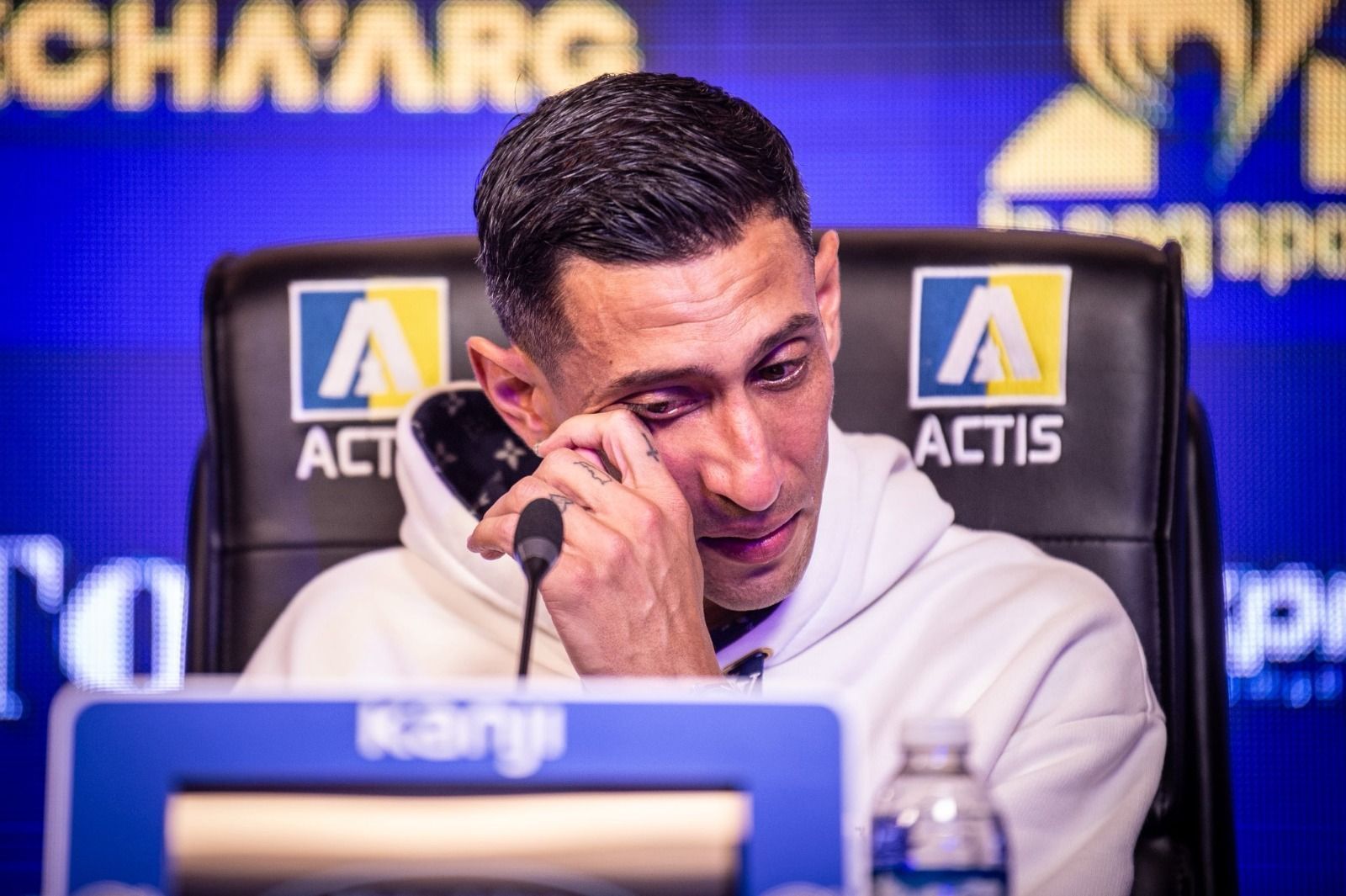 Di María chora e define metas em retorno ao clube que o revelou