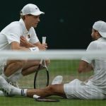 Dimitrov sofre lesão, abandona partida, e Sinner avança às quartas de Wimbledon
