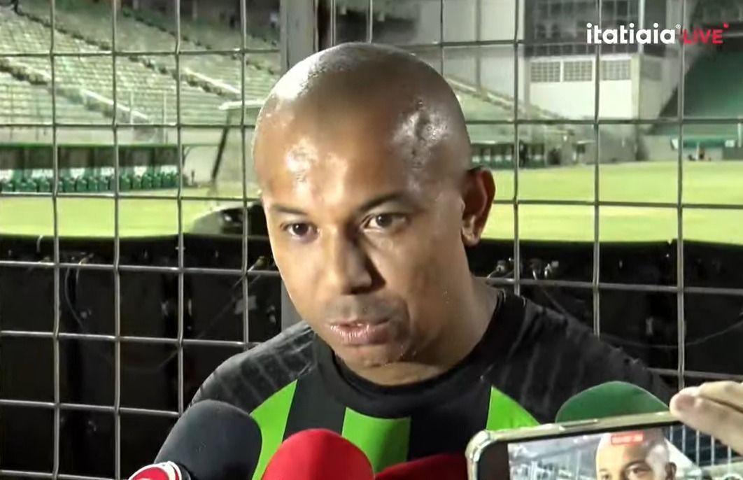 Mariano reage a vaias da torcida do América em derrota para o Athletic