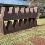 Exposição leva obras de arte de artista mineiro para praça em Nova Lima