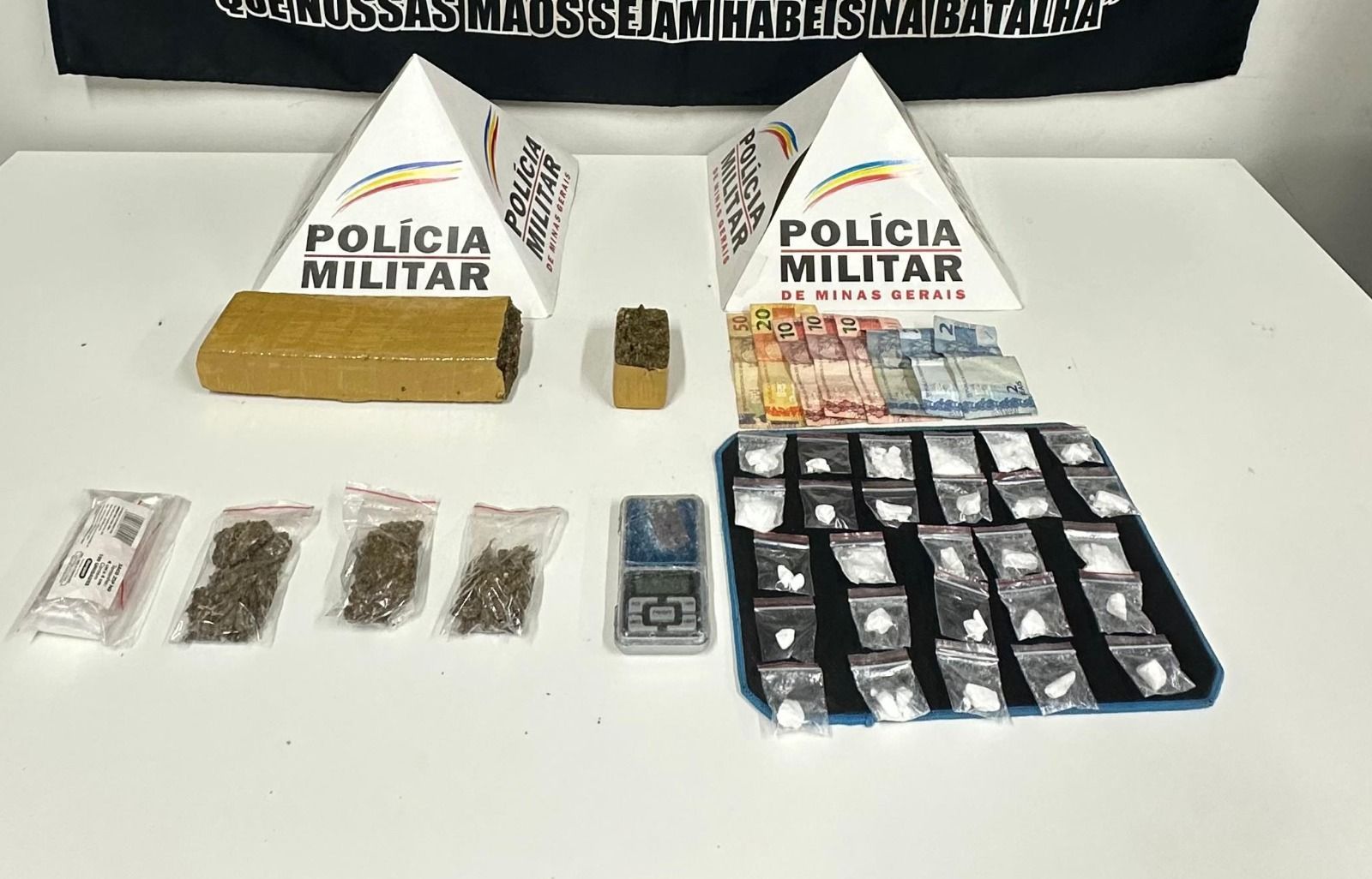 Trio é flagrado movimentando tráfico de drogas em Coronel Fabriciano