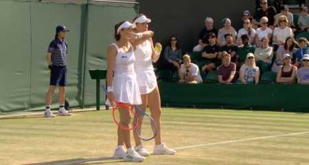 Luisa Stefani e Tímea Babos em Wimbledon