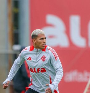 Aguirre treinando no CT Parque Gigante nesta quarta-feira