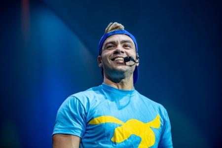 Luccas Neto, youtuber, ator, e apresentador de televisão, é consolidado com um dos maiores nomes do entretenimento infantojuvenil