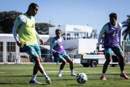 Christian durante treinamento do Cruzeiro na Toca da Raposa II
