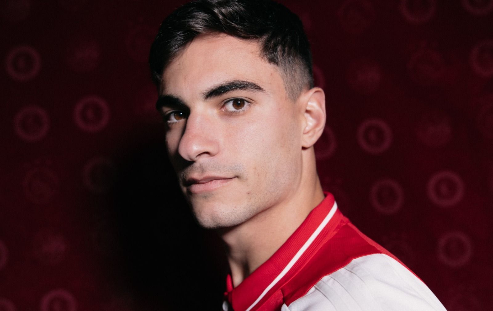 Brasileiro do Ajax se envolve em ação social ligada à Fundação Johan Cruyff