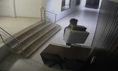 Um jovem com mais de 80 passagens criminosas voltou a ser preso pela polícia civil do Rio após cometer quatro furtos em menos de um mês