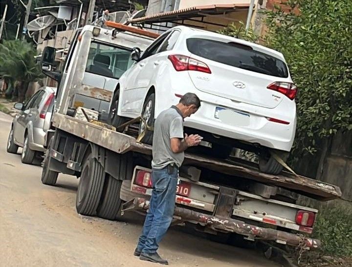 Veículo furtado é recuperado e suspeitos presos em Fabriciano
