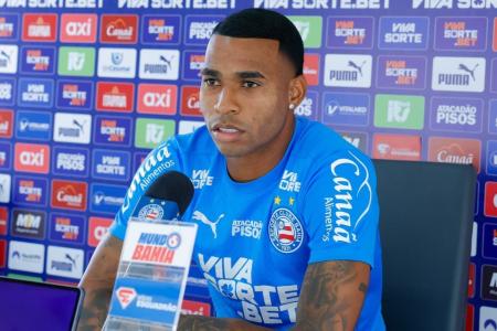 Jean Lucas durante entrevista coletiva no CT Evaristo de Macedo