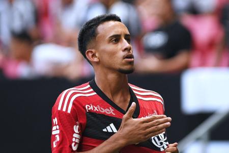 Matheus Gonçalves, do Flamengo, comemora seu gol diante do Botafogo