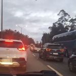 BR-040 em Nova Lima: saída para o Rio tem 18 km de trânsito após acidente nesta sexta