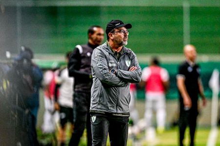 Enderson Moreira, técnico do América