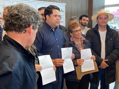 Deputado estadual João Vítor Xavier e a prefeita Marília Campos