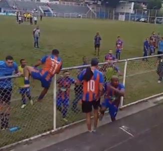 Jogadores do Duque de Caxias entram em conflito com torcedores após rebaixamento