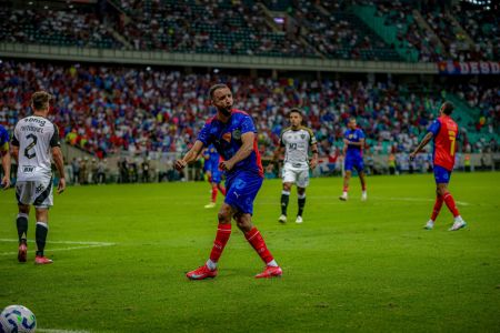 Luciano Juba, do Bahia, comemorando gol marcado sobre o Atlético