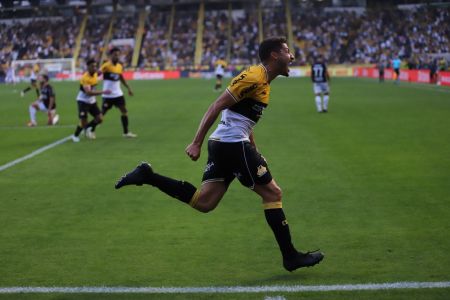 Marcinho fez o primeiro gol do Criciúma contra a Ferroviária