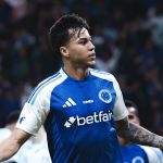 Com show de Kaio Jorge, Cruzeiro goleia Grêmio e segue na cola da liderança da Série A