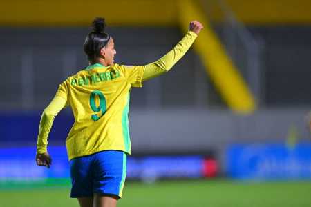 Amanda Gutierres abriu o placar para o Brasil contra a Venezuela