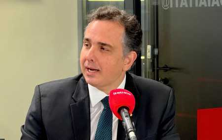 Senador Rodrigo Pacheco (PSD) no estúdio da Itatiaia, em Brasília
