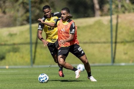 Rômulo em treno do Atlético na Cidade do Galo