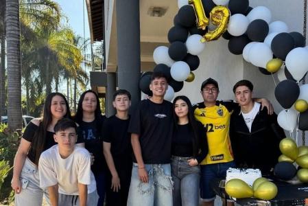 Festa de aniversário de Ivan Román, zagueiro do Atlético