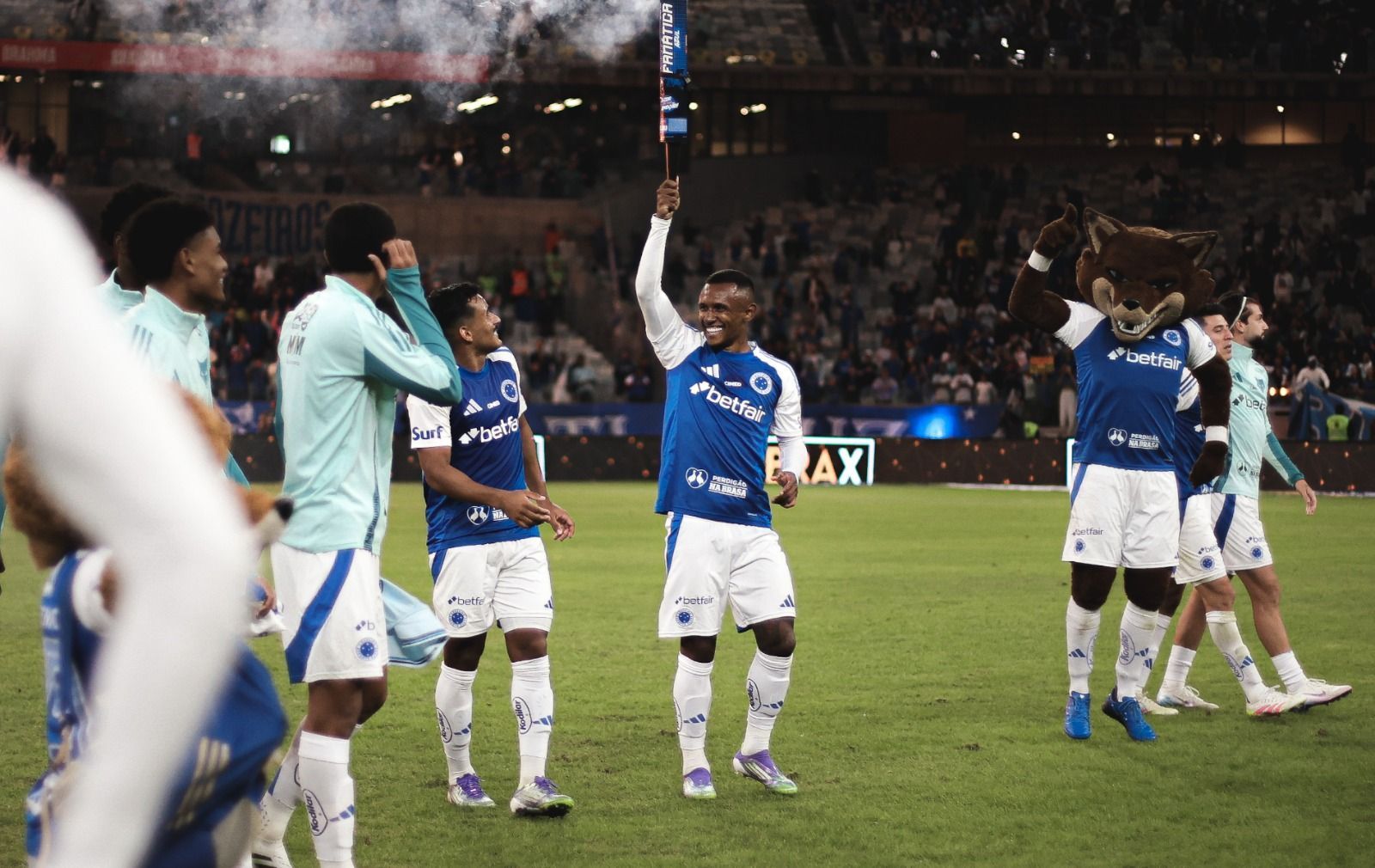 'Baile': Galvão Bueno exalta atuação do Cruzeiro contra o Grêmio