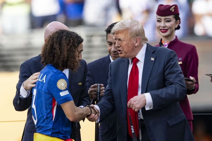 Donald Trump (dir) na final do Mundial de Clubes