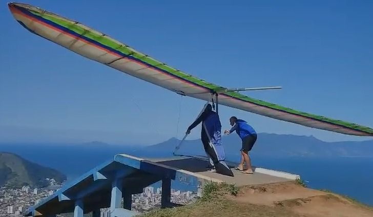 Vídeo: piloto morre ao saltar de asa-delta e sofrer queda de 40 metros