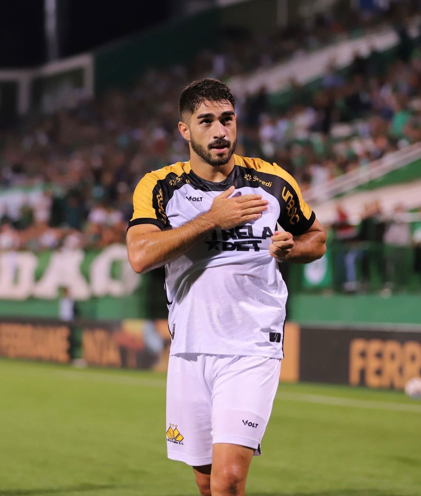 Atacante do Criciúma passa por cirurgia após lesão; veja tempo de recuperação