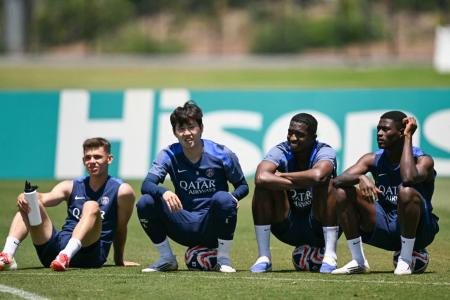Gabriel Moscardo, Lee Kang-in, William Pacho e Nuno Mendes em treino do PSG para o Mundial de Clubes