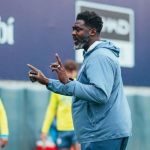 City efetiva Kolo Touré como auxiliar de Pep Guardiola: 'Impressionados com o trabalho'