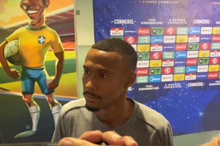 Ademir durante entrevista na zona mista da Arena Fonte Nova