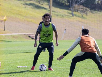Morelli (à esquerda) está negociando sua saída do Criciúma