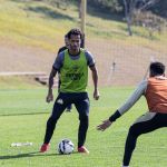 Criciúma encaminha saídas de atacante para rival da Série B e de volante ao futebol asiático