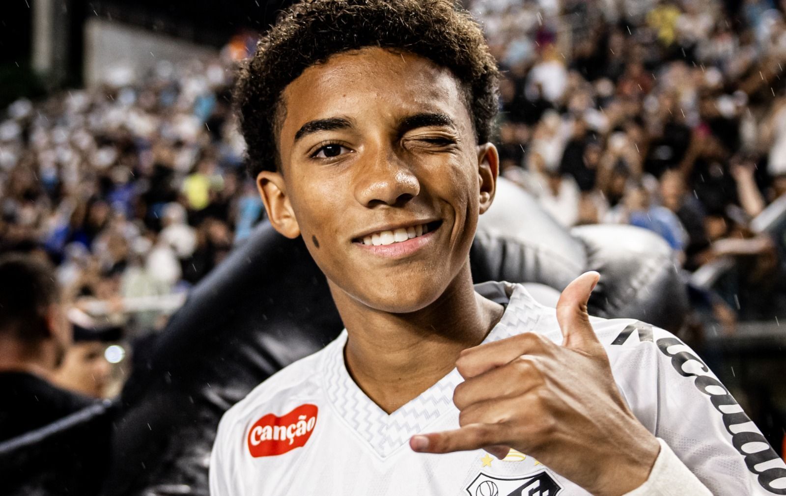 Robinho Jr. estreia como profissional em vitória do Santos sobre o Flamengo